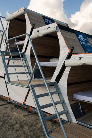 Illustration for article titled All music festivals should offer these king-size sleeping modules